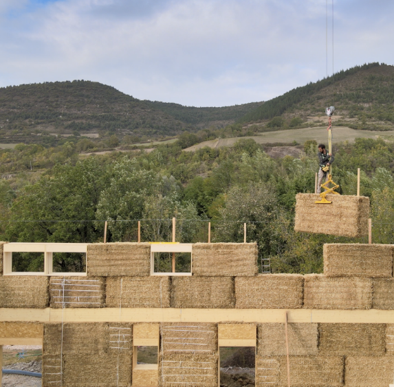 Construction en paille porteuse a LAOM